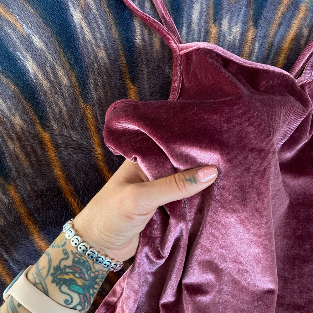 🍷VELOUR TANK TOP🍷 - Picture 3 of 4